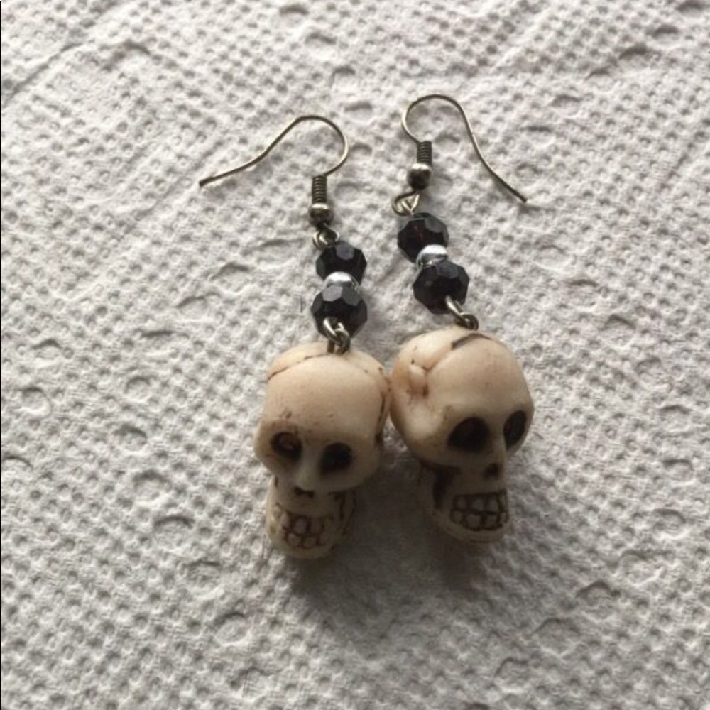 Skull horror earrings